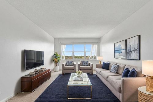 apt-804-2555 Ne 11th St, Fort Lauderdale, FL, 33304-3216 | Card Image