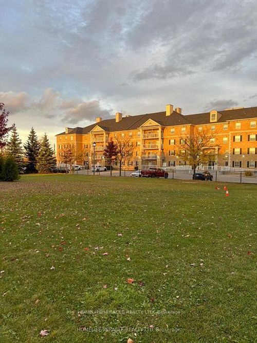 201-7428 Markham Rd, Markham, ON, L3S4V6 | Card Image