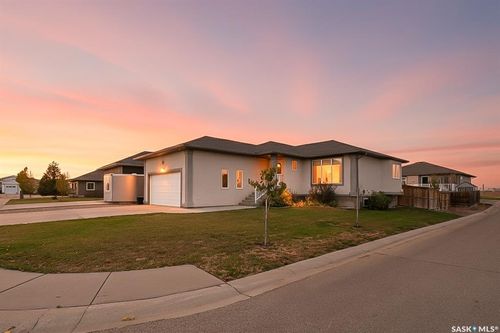 2 Belmont Cres, Moose Jaw, SK, S6K1C5 | Card Image