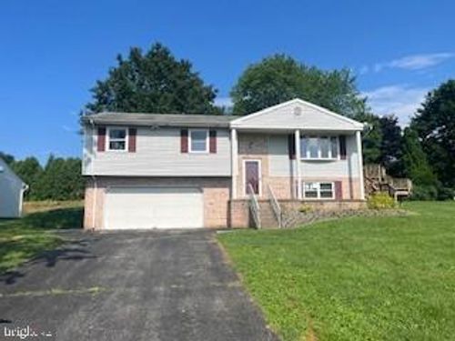 2 Adams Ct, New Freedom, PA, 17349-9746 | Card Image