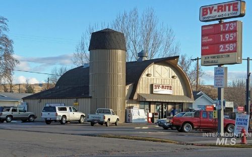 702 S S Washington Ave, Emmett, ID, 83617 | Card Image