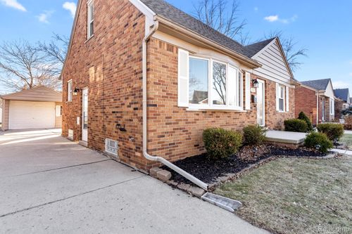 13311 Veronica St, Southgate, MI, 48195-1282 | Card Image