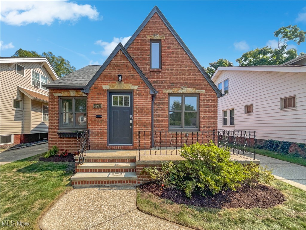 212th St, Cleveland, OH 44126