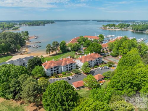 c-17919 Kings Point Dr, Cornelius, NC, 28031-0059 | Card Image