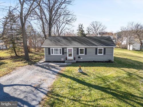 557 Ash St, STRASBURG, VA, 22657-2027 | Card Image