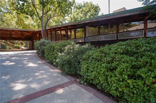 9640 La Canada Way, Shadow Hills, CA, 91040-1611 | Card Image