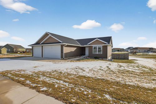 1124 Lozmar Ln, Shell Rock, IA, 50670-9622 | Card Image