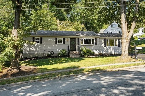 32 Stratton Dr, Hudson, MA, 01749-1118 | Card Image