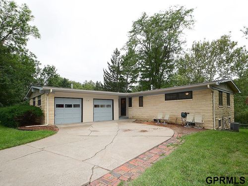 933 Moraine Dr, Lincoln, NE, 68510-4031 | Card Image