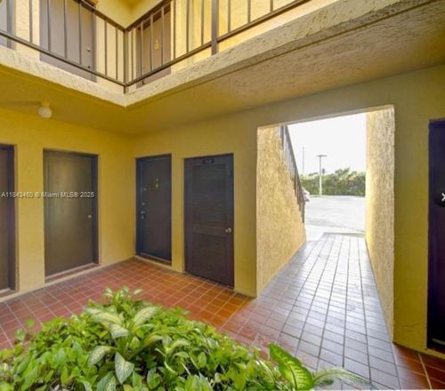 5-9004 Sw 137th St, Miami, FL, 33176-6877 | Card Image