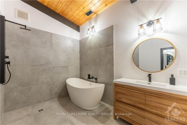 2570 Bay Rd, House other with 3 bedrooms, 2 bathrooms and 12 parking in L'orignal ON | Image 22