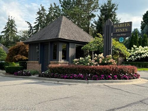 12-1897 Pine Ridge Lane, Bloomfield Charter Township, MI, 48302 | Card Image