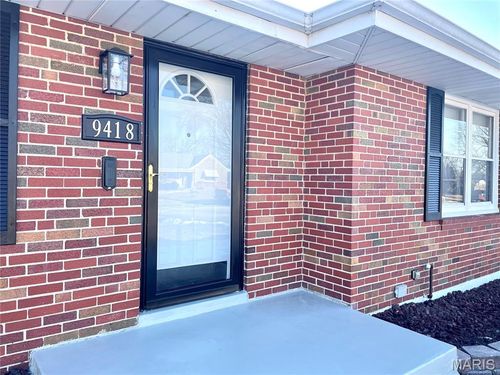 9418 Pattonwood Dr, Jennings, MO, 63136-5132 | Card Image