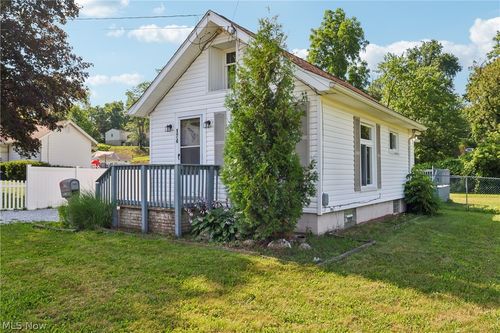 174 Yonker St, Barberton, OH, 44203-1531 | Card Image