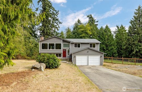 4107 Noble Pl, Oak Harbor, WA, 98277-9405 | Card Image