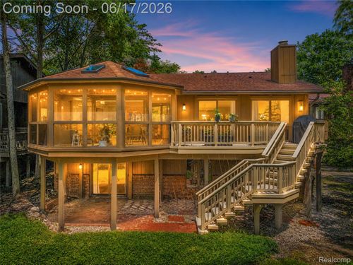 3709 Wabeek Lake Dr W, Bloomfield Hills, MI, 48302-1276 | Card Image