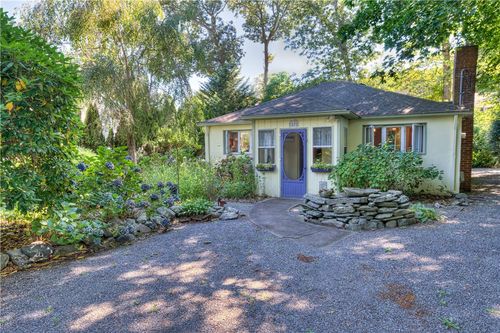 47 Wake Robin Trl, Saunderstown, RI, 02874-2375 | Card Image