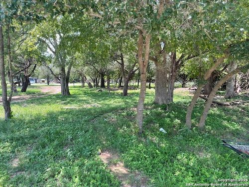 543 Sombra, Bandera, TX, 78003-5290 | Card Image