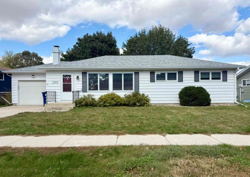 1203 W 5th St, Spencer, IA, 51301-3028 | Card Image