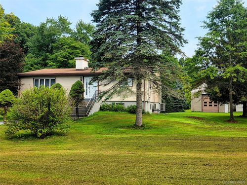 84 W Pine Road, Hyde Park, NY, 12580 | Card Image