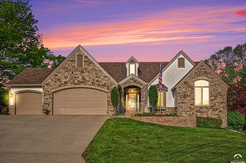 527 Canyon Dr, Lawrence, KS, 66049-2452 | Card Image