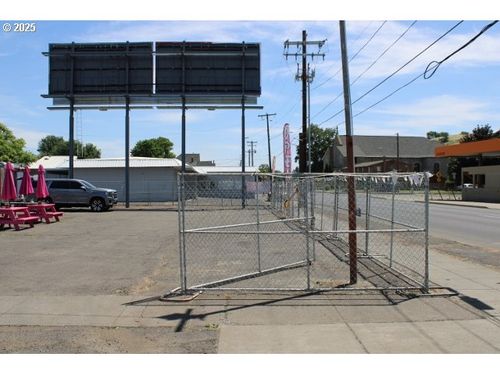701 Se Court Ave, Pendleton, OR, 97801-2342 | Card Image