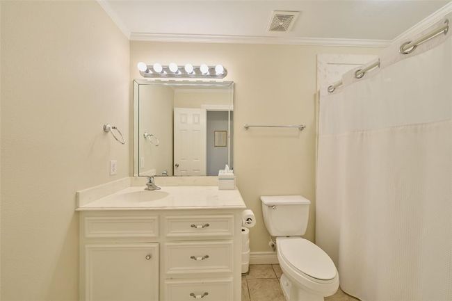 Second Floor Bathroom. | Image 22