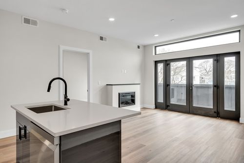 404-63 Belgrade Ave, Boston, MA, 02131-2413 | Card Image