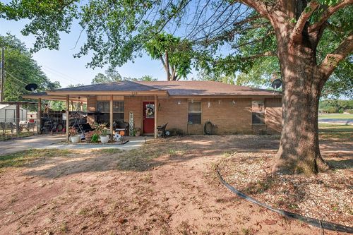 608 Wilkes St, Smithville, TX, 78957-1645 | Card Image