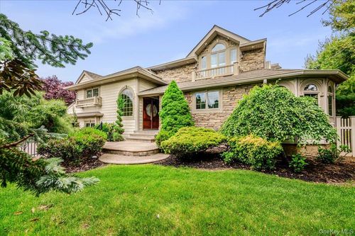 47 Shoreham Rd, Massapequa, NY, 11758-7229 | Card Image