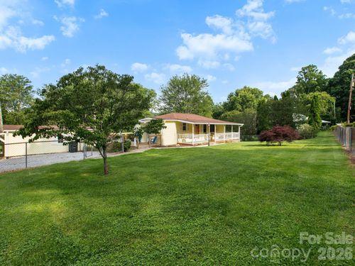 407 Hall St, Hendersonville, NC, 28739-6058 | Card Image