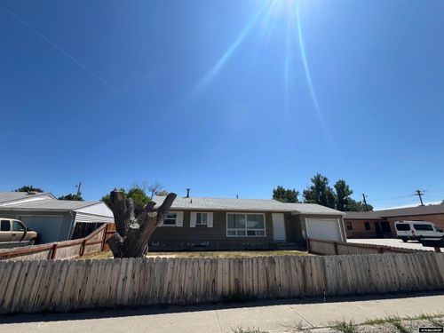 813 S 15th St, Worland, WY, 82401-4106 | Card Image