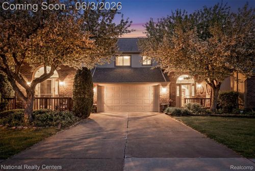 2203 Rochelle Park Dr, Rochester Hills, MI, 48309-3742 | Card Image