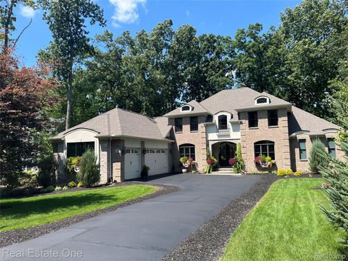 6060 Pinemont Dr, Brighton, MI, 48116-8064 | Card Image