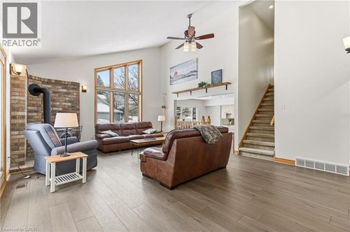 53 Hincks St, New Hamburg, ON, N3A2A2 | Card Image