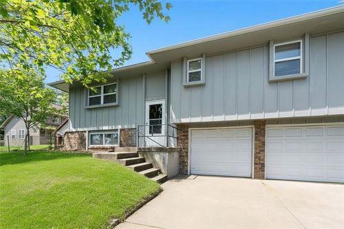 102 Cooper St, Buckner, MO, 64016-9729 | Card Image