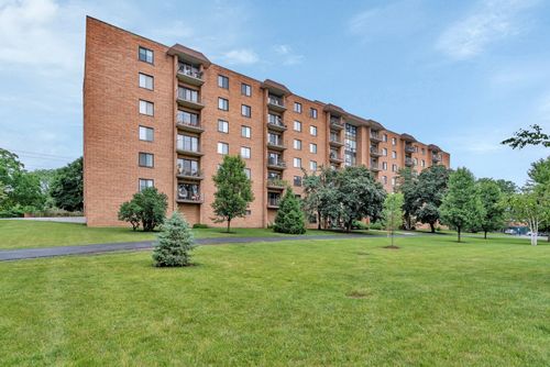 unit-308-1727 W Crystal Ln, Mount Prospect, IL, 60056-5445 | Card Image