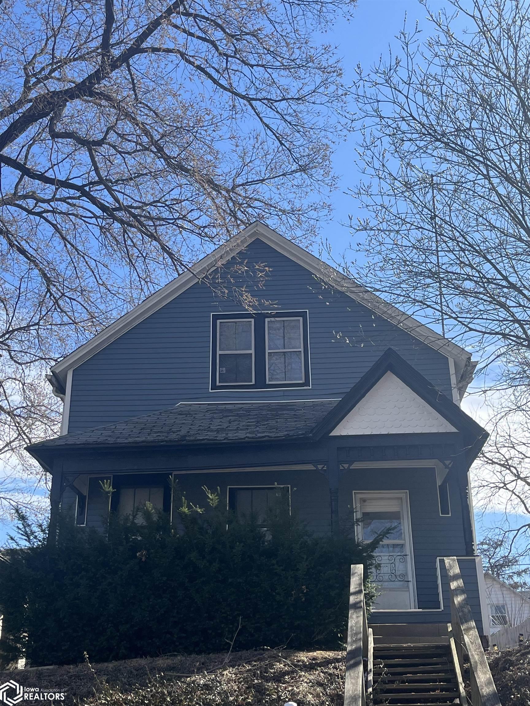 May Ave, Burlington, IA 52601