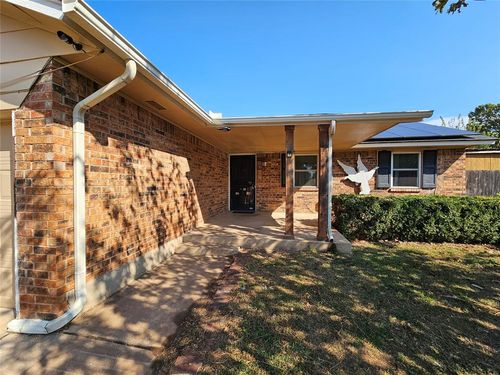 901 Se 12th St, Moore, OK, 73160-7222 | Card Image