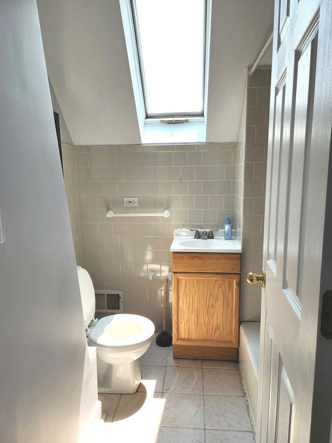 APT-2 - 5325 S Honore St, Home with 3 bedrooms, 2 bathrooms and null parking in Chicago IL | Image 13