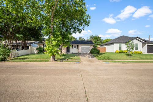 6341 Leaning Oaks St, Dallas, TX, 75241-5935 | Card Image
