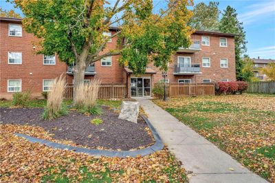 18 - 612 Grey St, Home with 2 bedrooms, 1 bathrooms and 2 parking in Brantford ON | Image 1