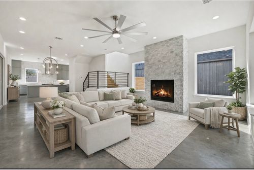 11009 4th St, Jonestown, TX, 78645-2208 | Card Image