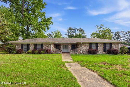 576 Woodson Dr, Jackson, MS, 39206-2235 | Card Image