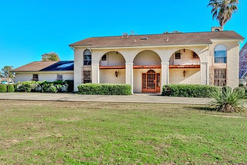 1112 Shaw Dr, Nederland, TX, 77627-6826 | Card Image