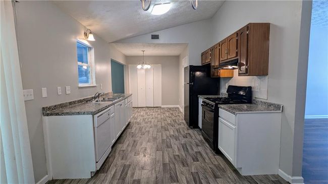 685 Greenhedge Dr, House other with 3 bedrooms, 2 bathrooms and null parking in Stone Mountain GA | Image 6