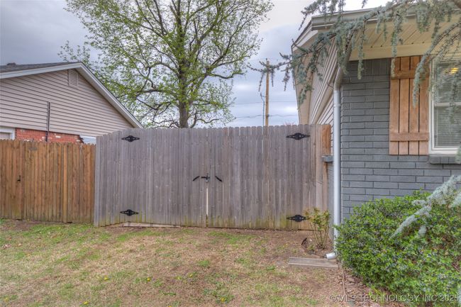 Double gate allows you to pull your RV/camper or boat into the side yard. | Image 24