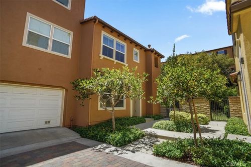 27045 Fairway Ln, Valencia, CA, 91381 | Card Image
