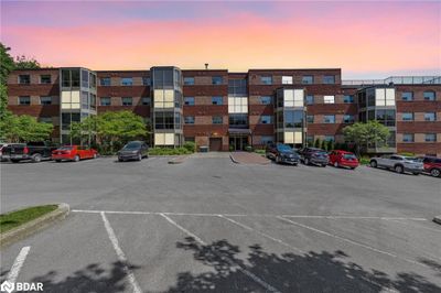 402 - 291 Blake St, Home with 2 bedrooms, 2 bathrooms and 1 parking in Barrie ON | Image 1