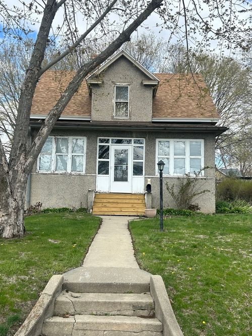 2209 1st St, Peru, IL, 61354-3238 | Card Image